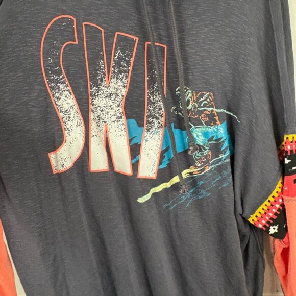 We the Free Ski Oversized Long Sleeve Retro Sweatshirt Size Small Winter Outdoor - Picture 3 of 9